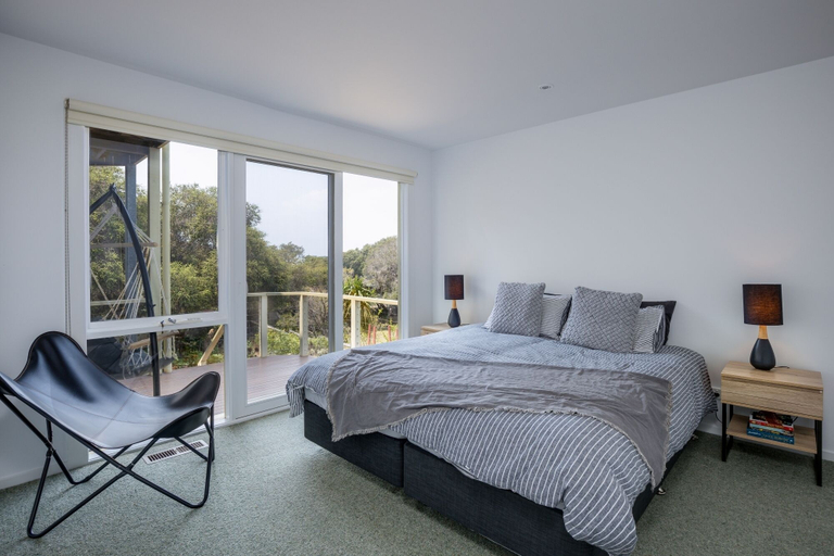 Bedroom 1, The Views Entertainers Deck bay Views, Melbourne