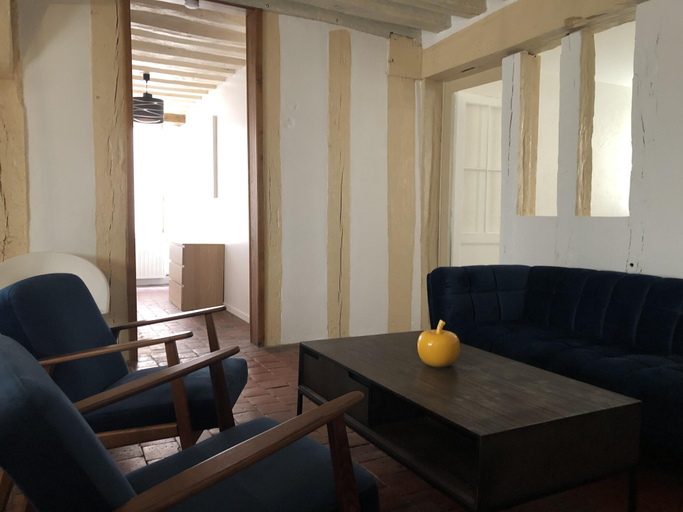 Public Area 2, Le Pigeonnier centre historique Auxerre, Yonne