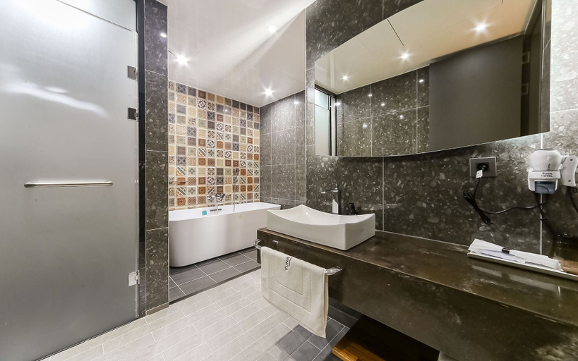 Bathroom 3, Hotel Yuna, Busanjin