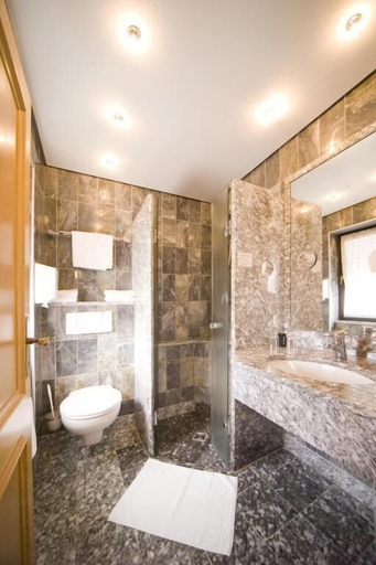 Bathroom 4, Flair Hotel Dobrachtal, Kulmbach