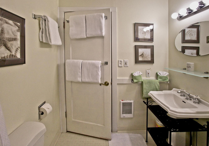 Bathroom, Shanks Lane SF 7 Beach Pines Bungalow, Clatsop