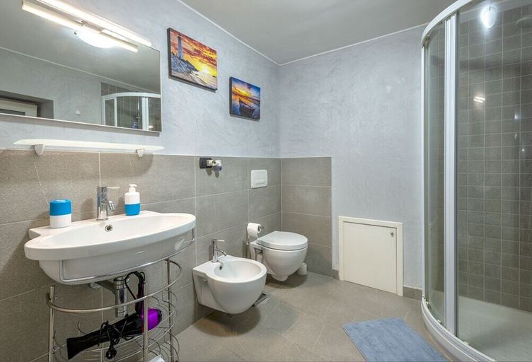 Bathroom, Casa Amore, Syracuse