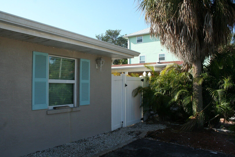 Exterior & Views, Wave on Washington - 1 Bedroom Pet-friendly Apartment, Lee