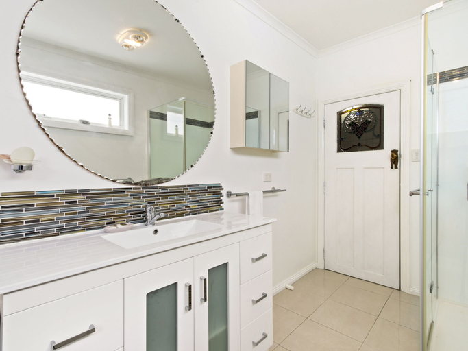 Others 3, 26 Church - Charming Cottage in Lakes Entrance, E. Gippsland - Bairnsdale