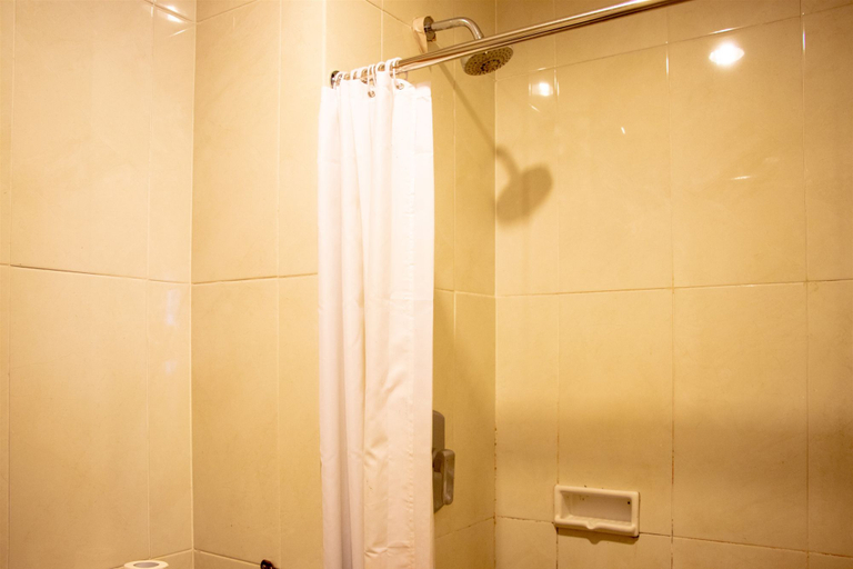 Bathroom 5, Nice and Cozy 1BR with Extra Room Apartment at Capitol Park Residence By Travelio, Jakarta Pusat