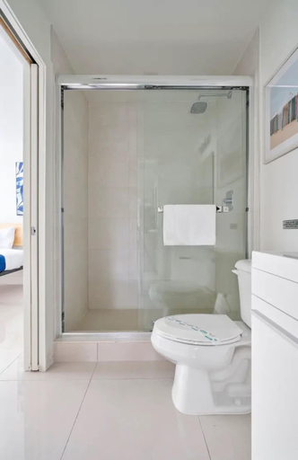 Bathroom 3, Miami Suite 306, Miami-Dade