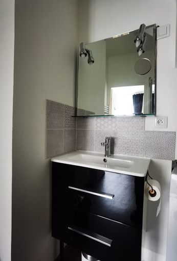 Bathroom 5, Breuil Station, Isère