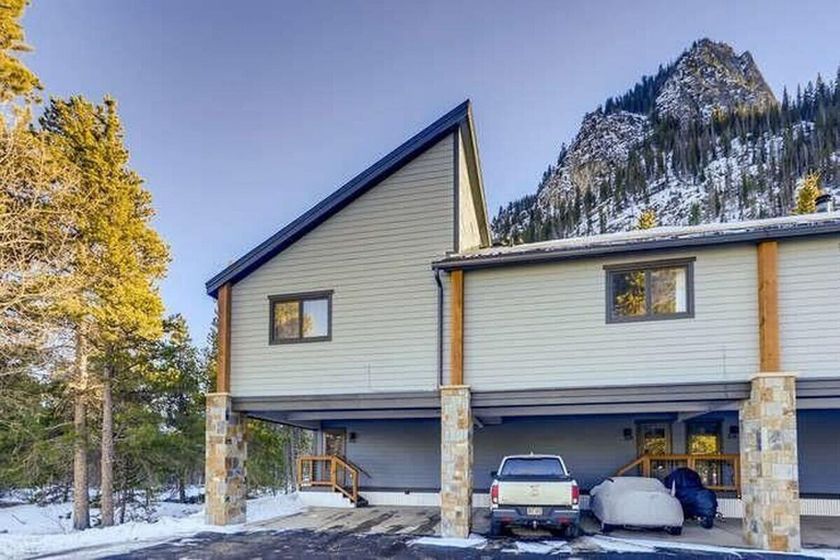 Exterior & Views 2, Royal Rays, Summit