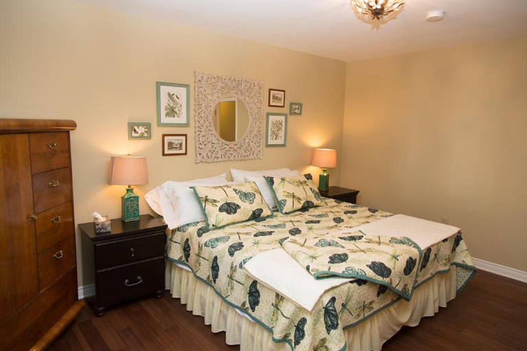 Bedroom 2, Butterfly Manor, Niagara