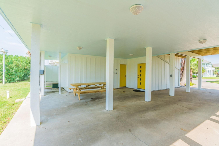 Public Area, Palmas Perch, Galveston