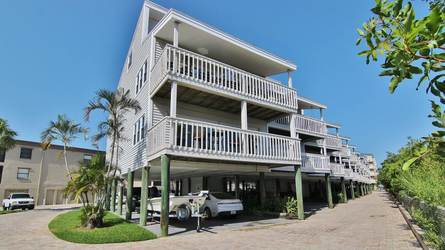 Exterior & Views 1, Intercoastal 203 by Teeming Vacation Rentals, Pinellas