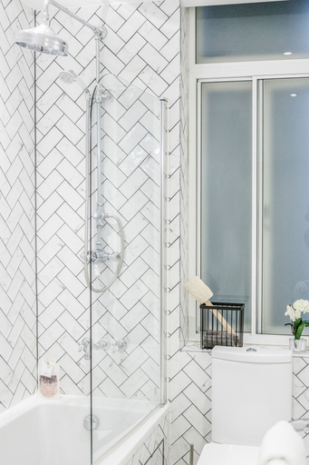 Bathroom 5, Kula London - Fitzrovia Newman St, London