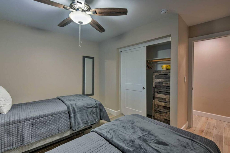 Bedroom 4, Spacious Updated 5 min to OLD Town Heated Pool, Maricopa