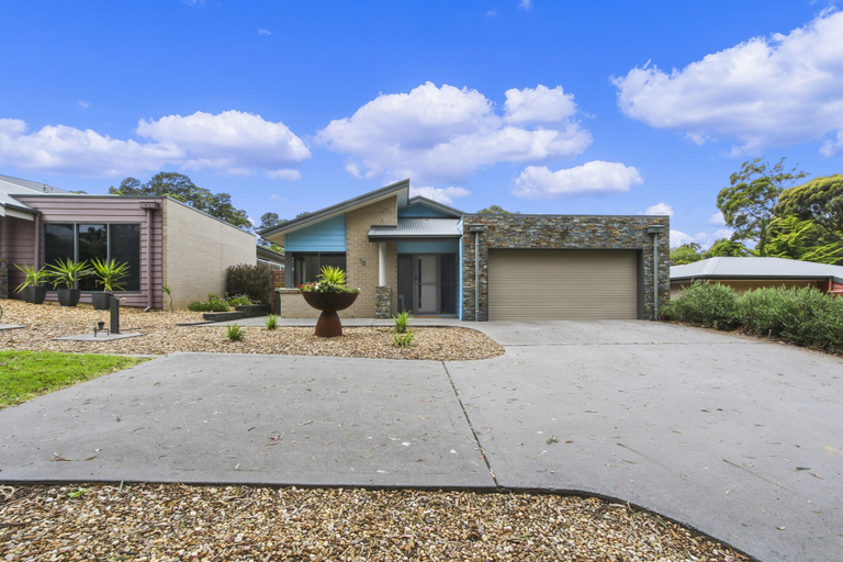 Exterior & Views 1, Stirling Escape - Spacious Family Retreat, E. Gippsland - Bairnsdale