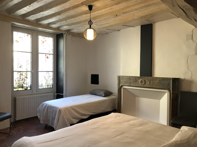 Bedroom 3, Le Pigeonnier centre historique Auxerre, Yonne