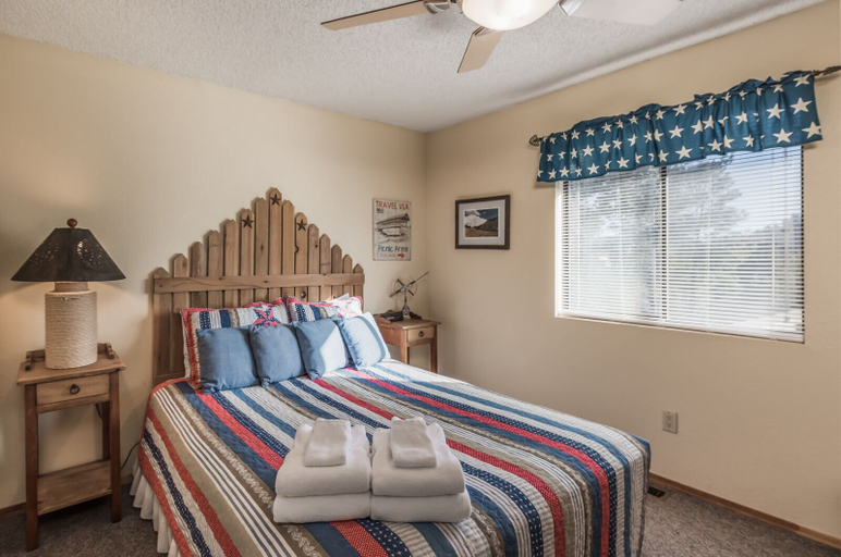 Bedroom 3, Breakaway Cabin - Three Bedroom Cabin, Lincoln