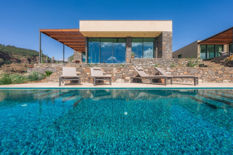 Sport & Beauty 3, The Rock Villas, Calheta