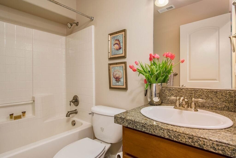 Bathroom 4, Pacific St 5 SF 15 Moonlight, Tillamook