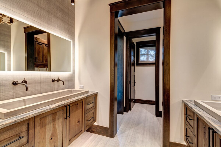 Bathroom 5, Peerless Haven, Summit