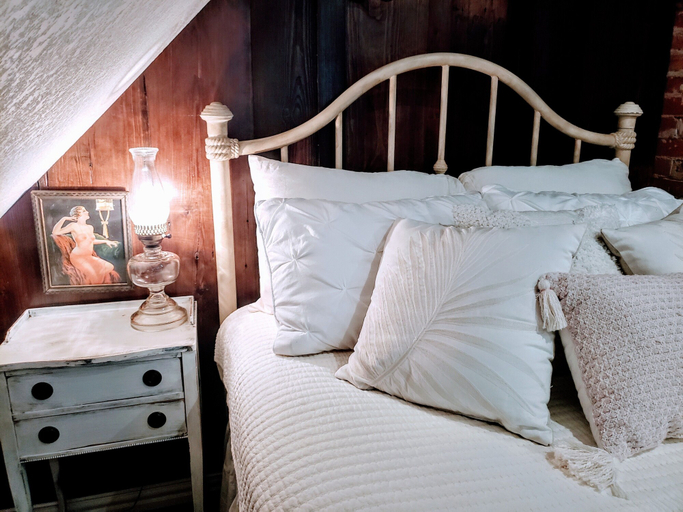 Bedroom 3, The Gallery House Boutique Hotel, Erath