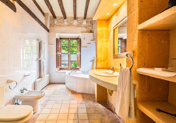 Bathroom 5, Son Baulo, Baleares