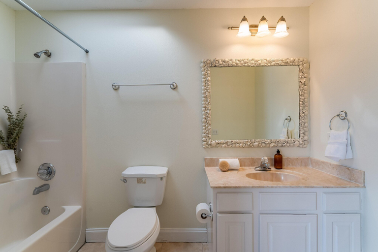 Bathroom 4, Luke Ave - Seacrest, Okaloosa