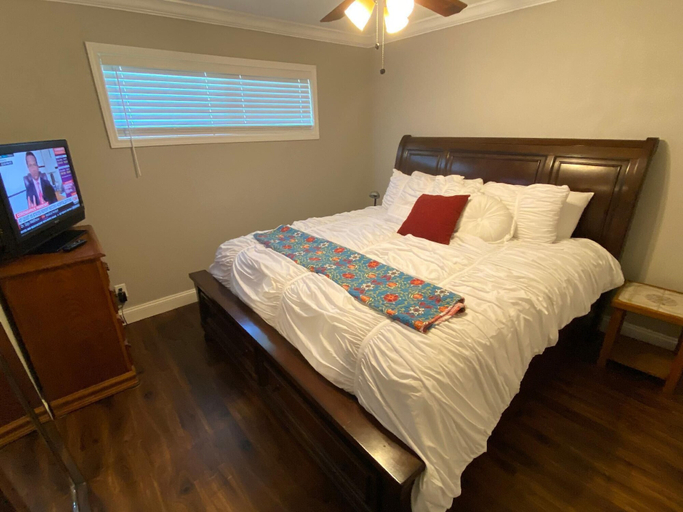 Bedroom 2, Townhouse on the Strip, Taney