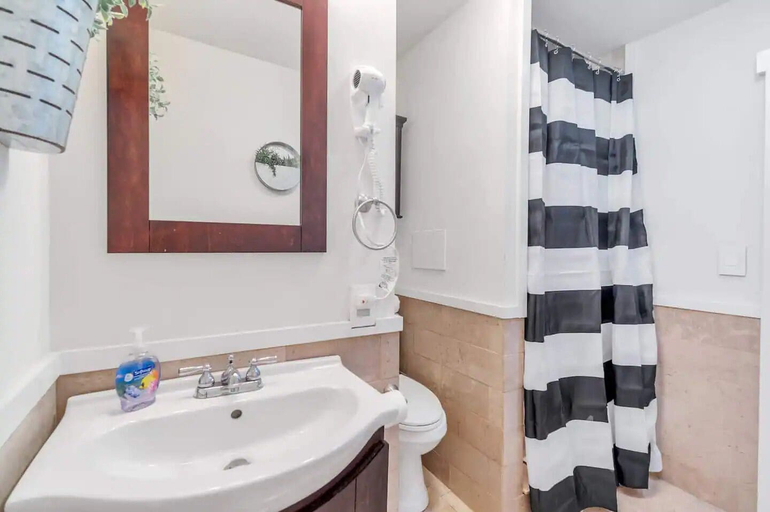 Bathroom, Comfy and Cozy Rittenhouse Retreat, Philadelphia