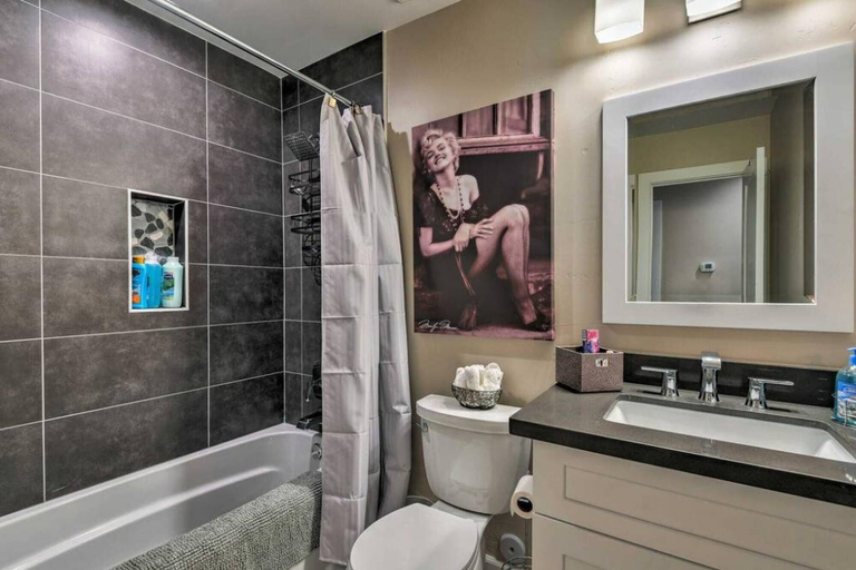 Bathroom 5, Spacious Updated 5 min to OLD Town Heated Pool, Maricopa