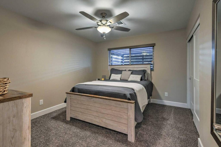 Bedroom 3, Spacious Updated 5 min to OLD Town Heated Pool, Maricopa