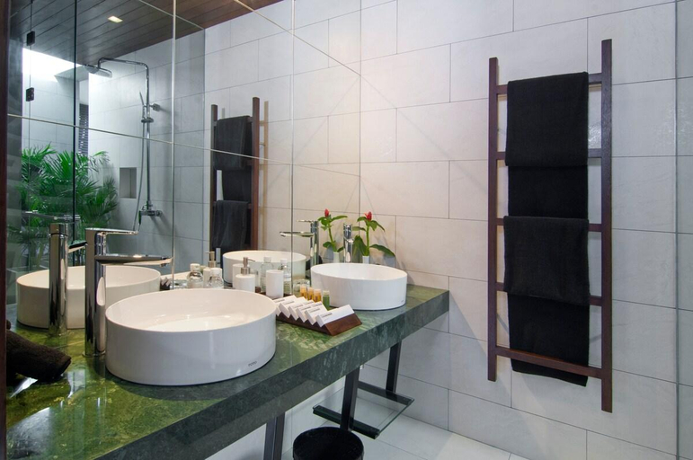 Bathroom 5, Villa Jumat 4BR - Minggu Villas Seminyak, Badung