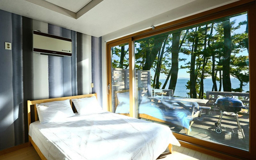 Bedroom 3, Taean Bay Terrace Pension, Taean