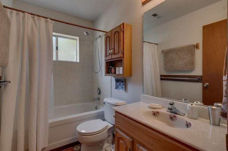 Bathroom 4, Chinkapin Rd - Fawn, El Dorado