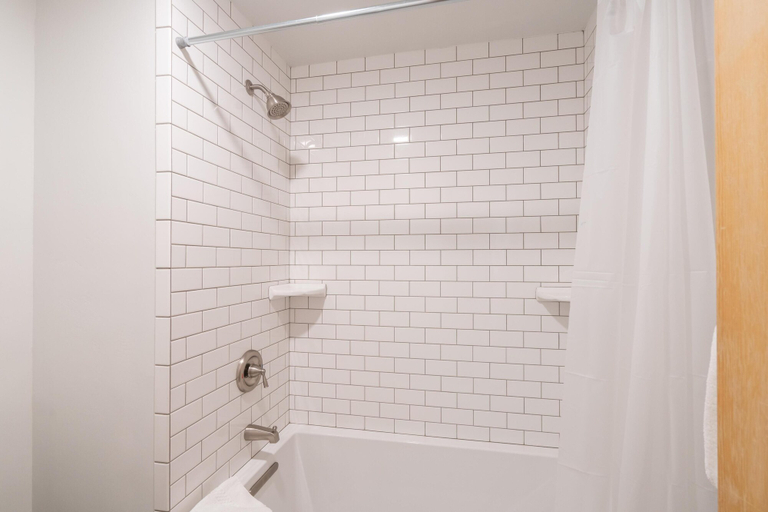 Bathroom 2, Smuggler Ave - Smuggler F, San Miguel