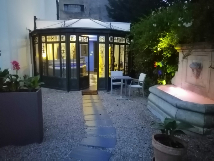 Exterior & Views, les jardins de la fontaine, Gard