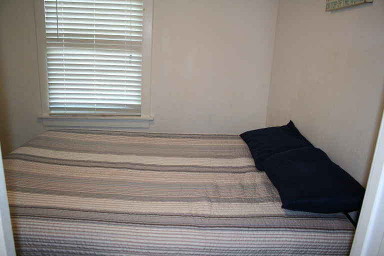 Bedroom 4, Wave on Washington - 1 Bedroom Pet-friendly Apartment, Lee