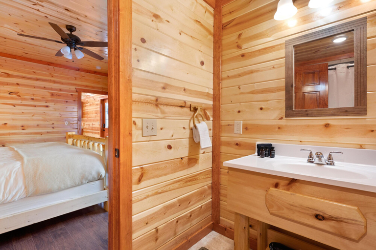 Bathroom 1, Haywood by Avantstay, Sevier