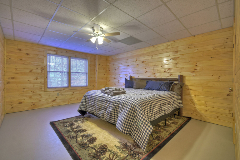 Bedroom 3, Birdhouse on Lake Blue Ridge, Fannin