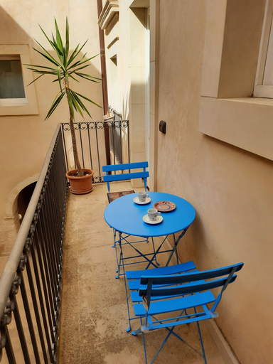 Others 5, Casa Amore, Syracuse