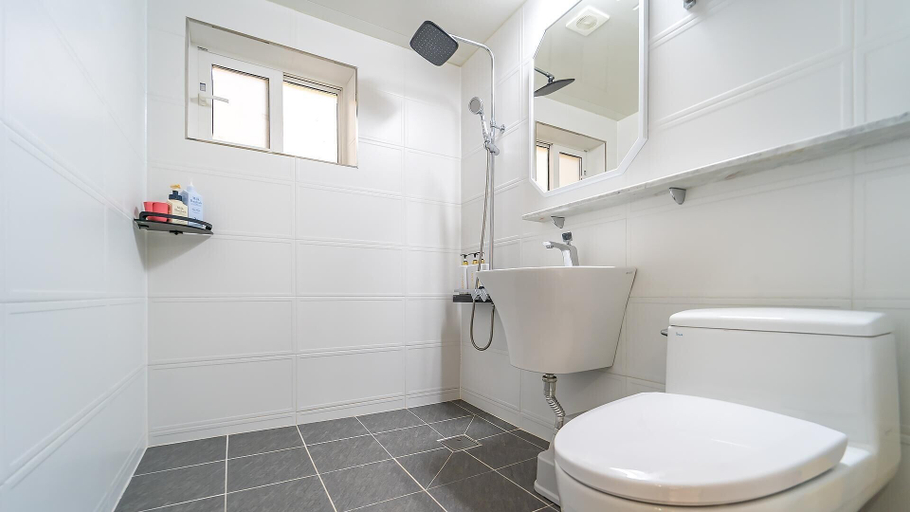 Bathroom 4, Gapyeong Cozykids Poolvilla, Gapyeong