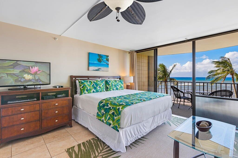 Bedroom 3, Direct Beachfront Studio w Pool-valley Isle 407, Maui