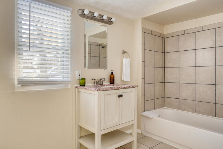 Bathroom, Silverdene Place - Louise, Davidson