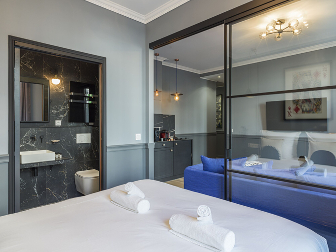 Bedroom 3, The Blue King Suite, Paris