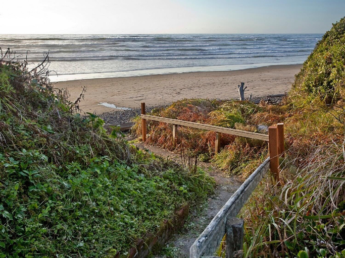Others 1, Pacific Road SF 4 Arch Cape Escape, Clatsop