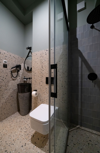 Bathroom 4, Nest, Győr