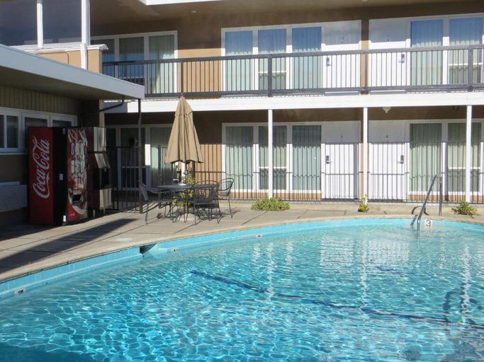 Sport & Beauty 5, Coronet Motel, Santa Clara