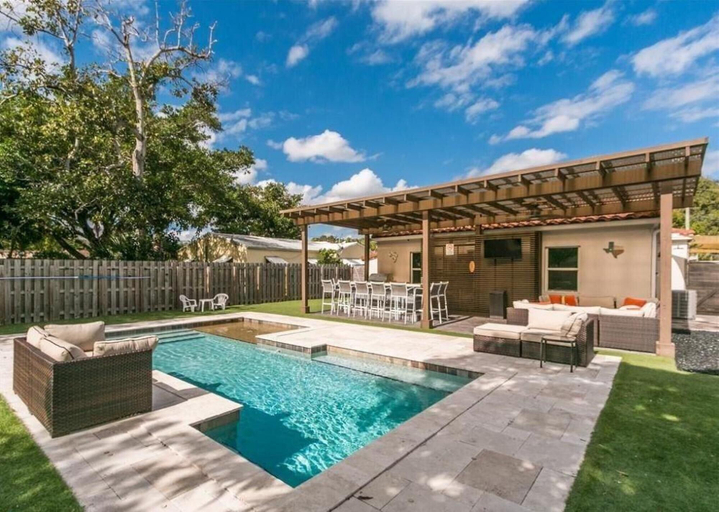 Sport & Beauty 1, Spectacular Pool Home With Stocked Outdoor Kitchen, Broward