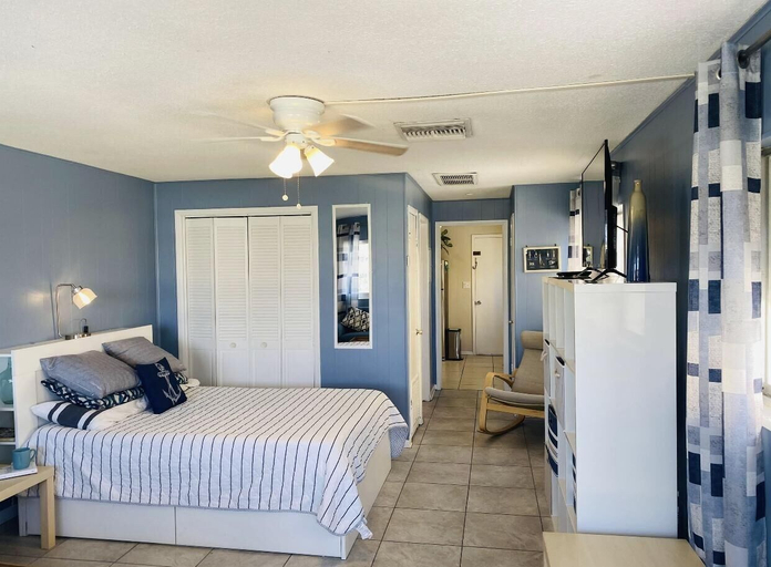 Bedroom 1, Studio With Full bed Near the Beach!!, Brevard