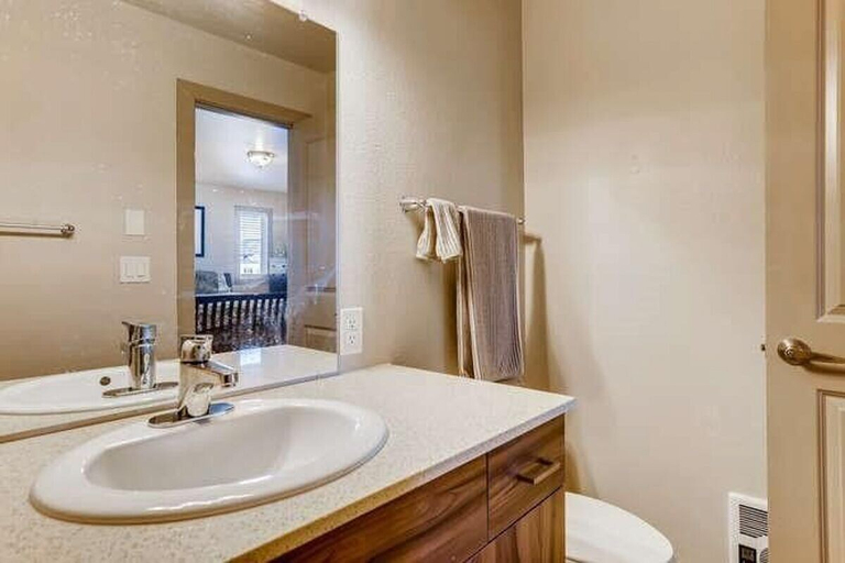 Bathroom 4, Royal Rays, Summit