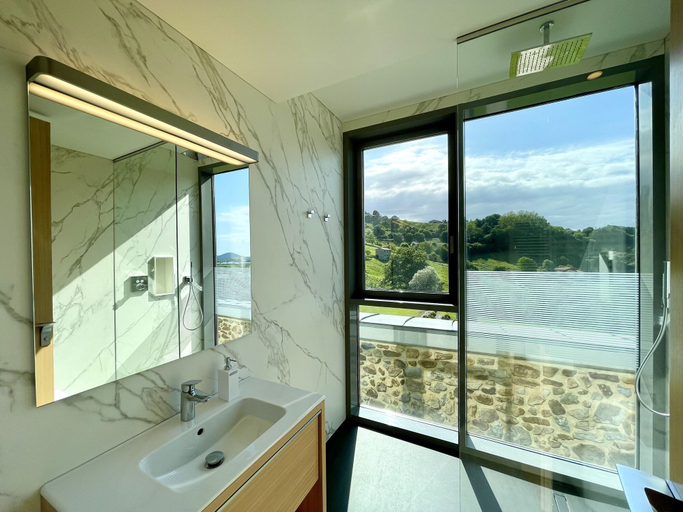 Bathroom 3, Hotel Pico Velasco, Cantabria